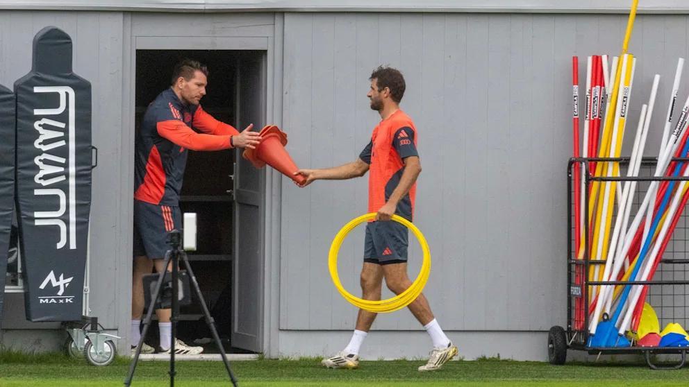 图片报：穆勒现身塞本纳大街，再次身着拜仁球衣亮相训练基地