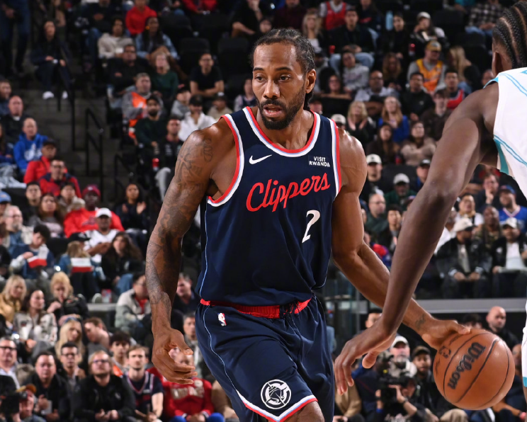 世界杯直播app-哈登轰32分10助迎里程碑，快船三连胜！小卡35分，一战有三个收获