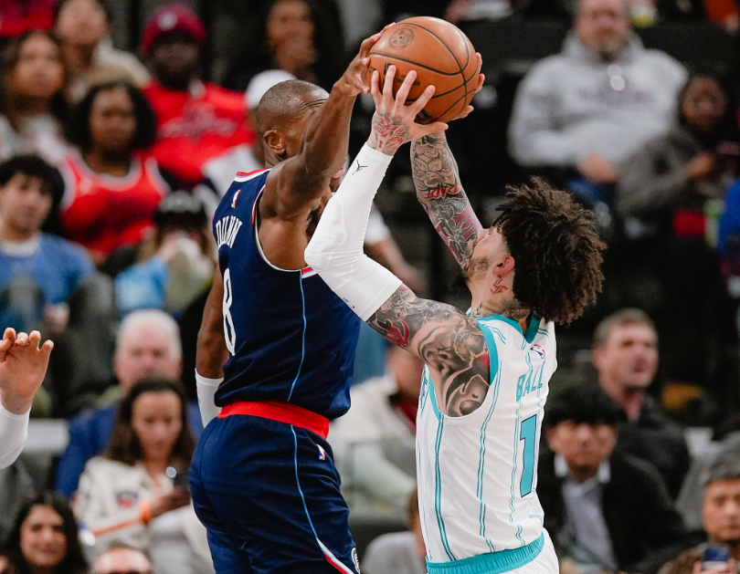 世界杯直播app-哈登轰32分10助迎里程碑，快船三连胜！小卡35分，一战有三个收获