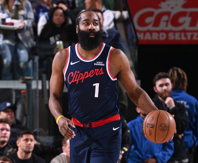 世界杯直播app-哈登轰32分10助迎里程碑，快船三连胜！小卡35分，一战有三个收获