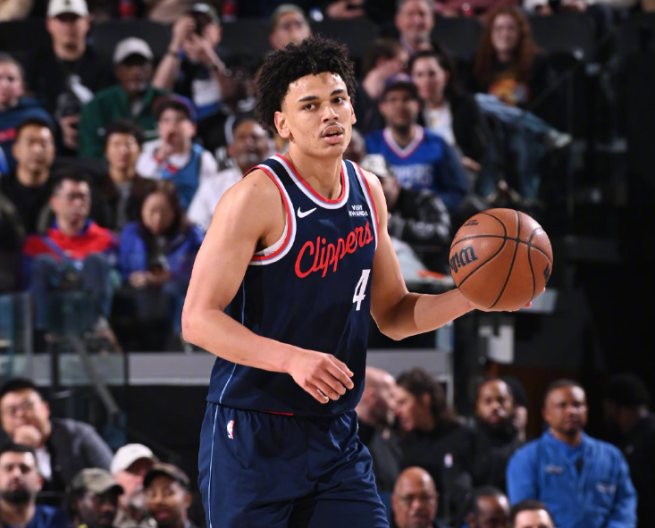 世界杯直播app-哈登轰32分10助迎里程碑，快船三连胜！小卡35分，一战有三个收获