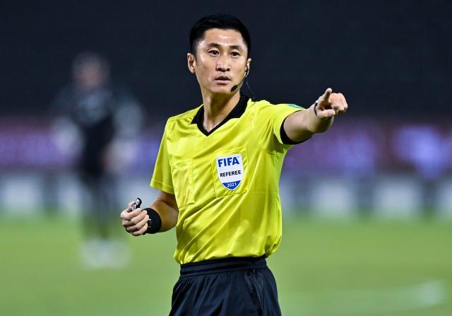 世界杯手机直播-马宁参加FIFA裁判研讨会 执法世界杯面临激烈竞争