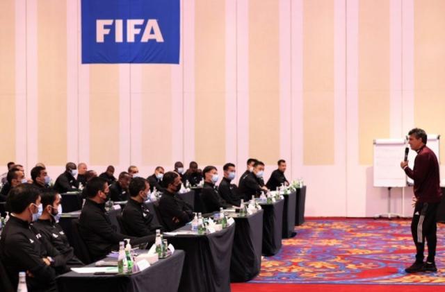 世界杯手机直播-马宁参加FIFA裁判研讨会 执法世界杯面临激烈竞争