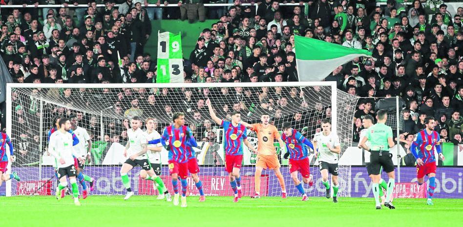 世界杯官网下载-世体：特狮连国王杯都没有上场机会，若想比赛他只能冬窗离队