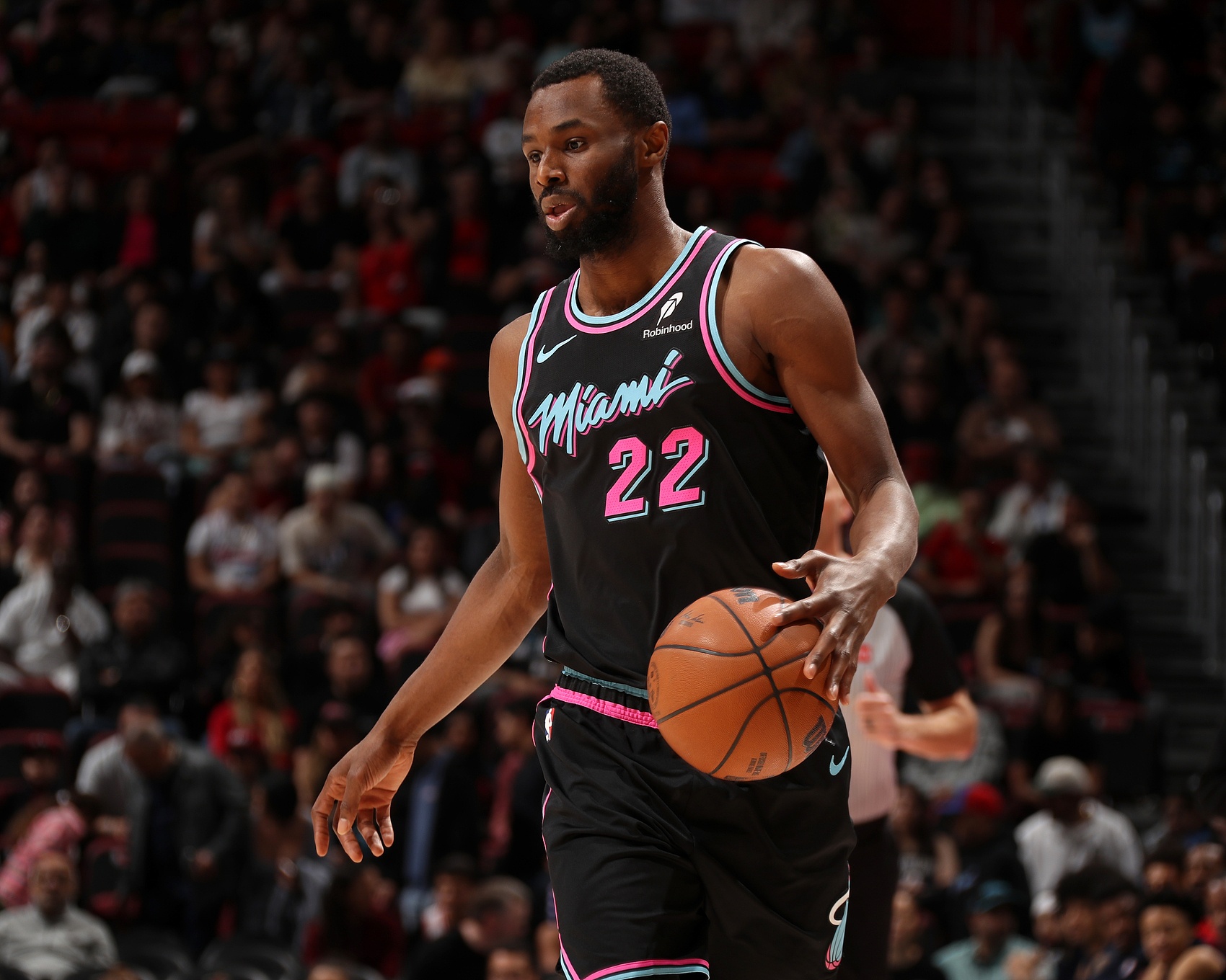 世界杯高清观看-首节8分半场不得...维金斯半场拿到10分5板3助 正负值高达+22！