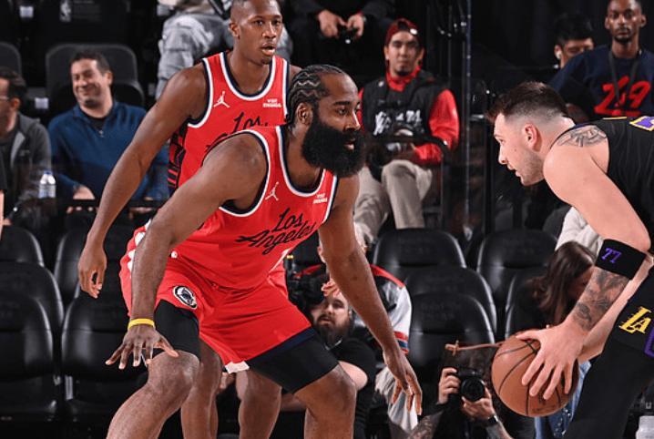 世界杯高清观看-拒绝26分大逆转！湖人惜败快船，詹姆斯创历史第一，哈登21投6中