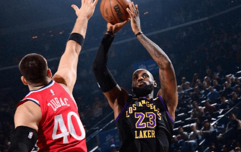 世界杯高清观看-拒绝26分大逆转！湖人惜败快船，詹姆斯创历史第一，哈登21投6中