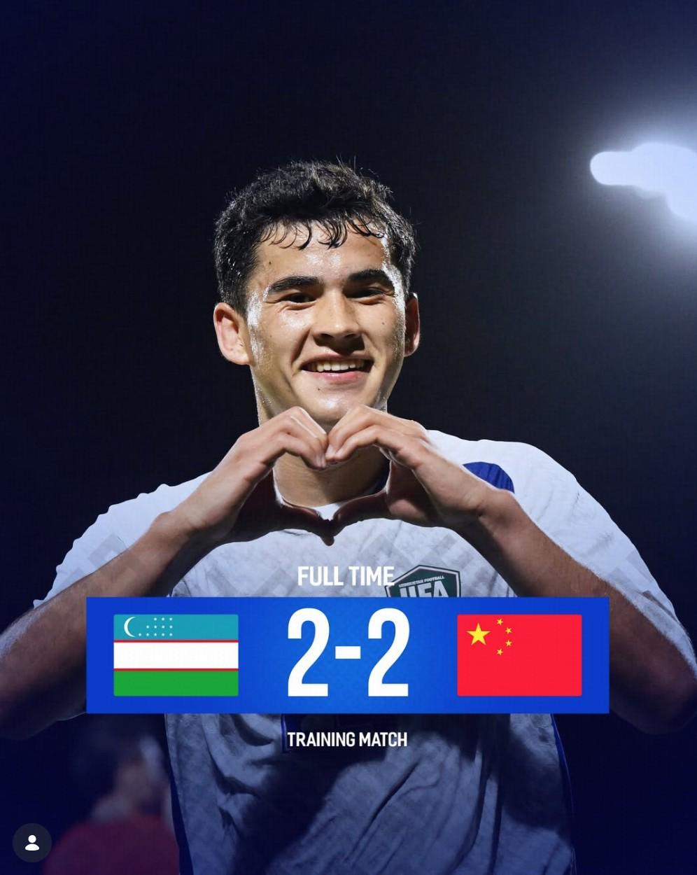 国足与乌兹别克斯坦在迪拜进行封闭热身赛，双方战成2-2平