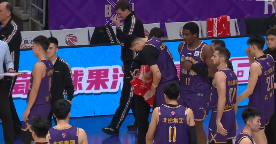 世界杯官网下载-连克北京吉林！2连胜北控强势反弹 内线大腿复活，张庆鹏帅位稳了