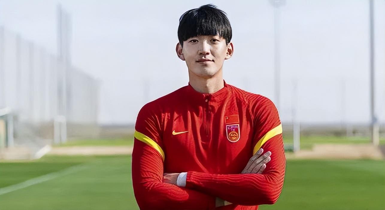 上港门将奚志杰本赛季已正式离队，转会费仅为20万，引发热议