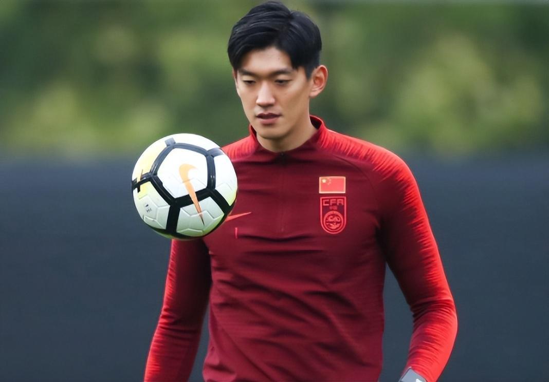 上港门将奚志杰本赛季已正式离队，转会费仅为20万，引发热议