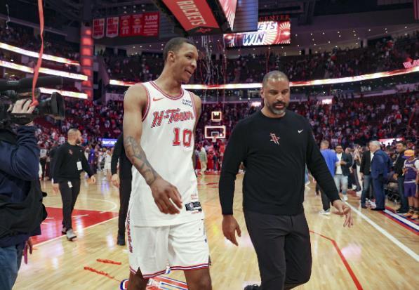 世界杯直播app-忽略饼皇谢泼德！火箭新首发出炉！乌度卡新战术，效仿德安东尼？