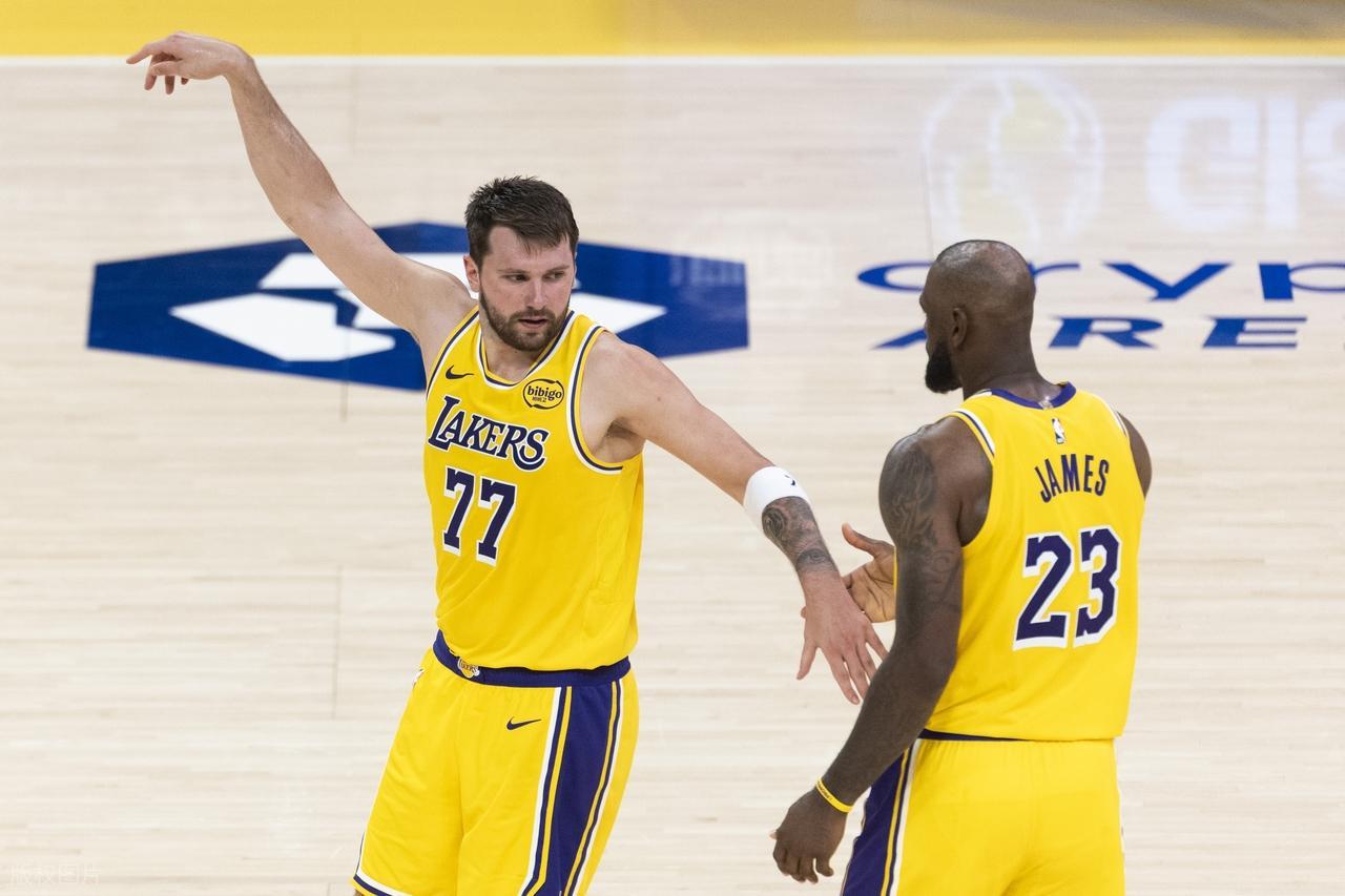 世界杯手机直播-湖人险胜掘金！5大功臣出炉，穆雷14中1，约基奇空砍历史第2神迹