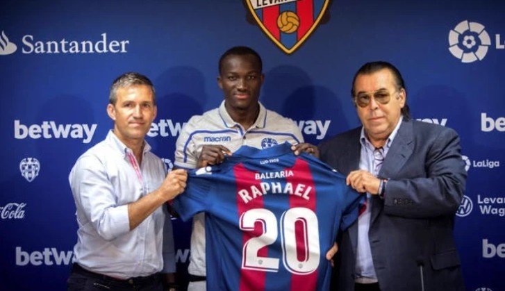 世界杯高清观看-从张雪峰猝然离世，看足球的“隐形杀手”，我们还能安心踢球吗？