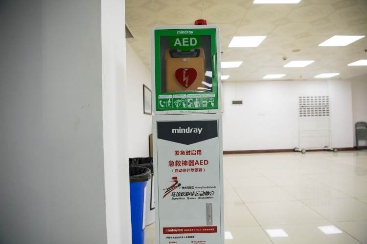 世界杯高清观看-从张雪峰猝然离世，看足球的“隐形杀手”，我们还能安心踢球吗？